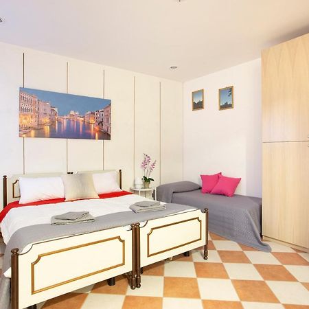 Apartamento Residenza Giulia Venecia Exterior foto